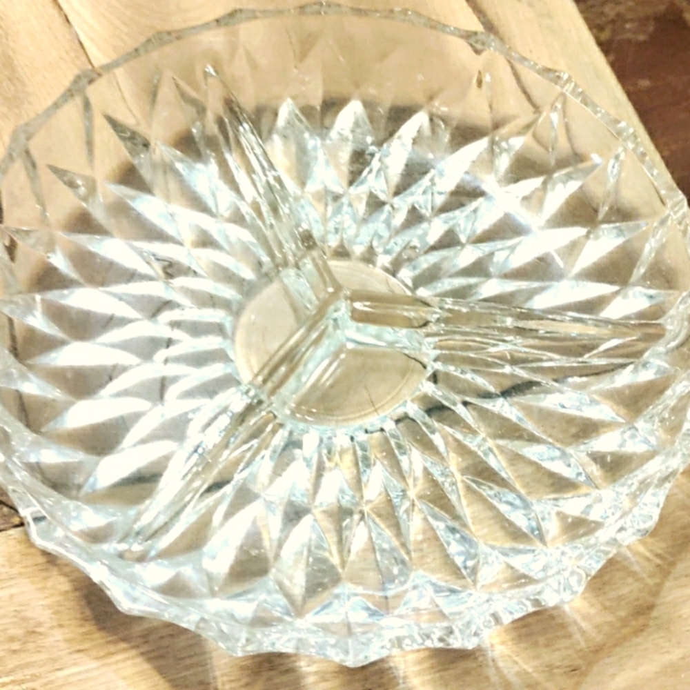 Crystal dish with three slots